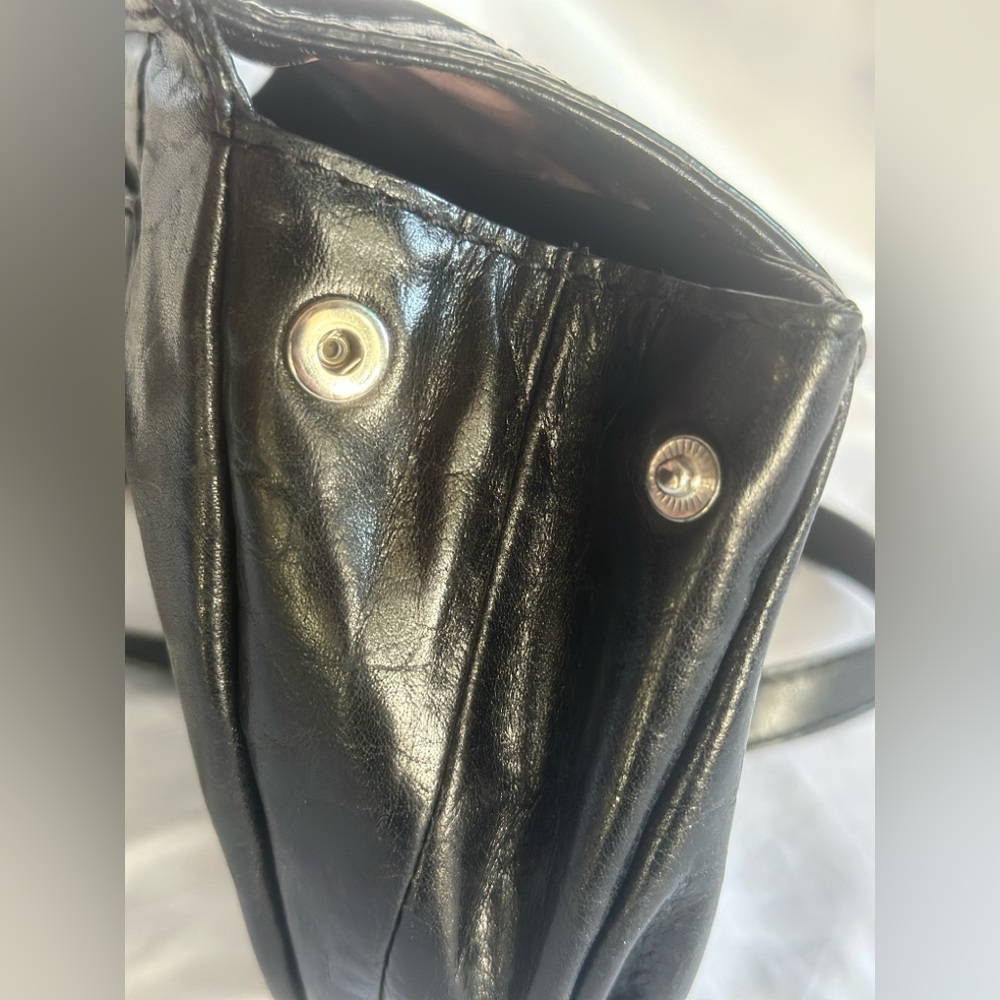 B Makowsky Black Leather Chain Strap Bag - Picture 6 of 9